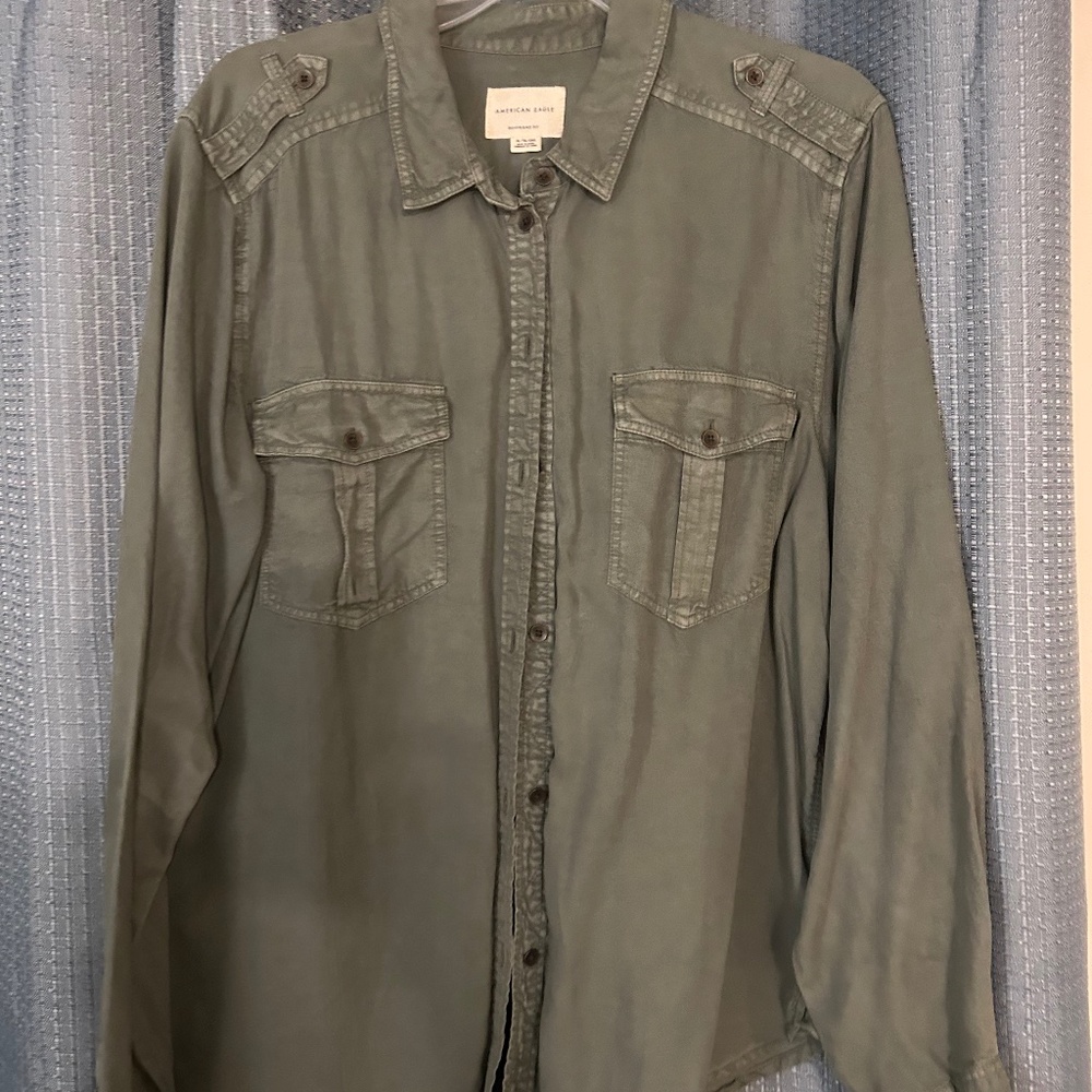 American Eagle Outfitters Olive Boyfriend Button Down Roll Tab Sleeves